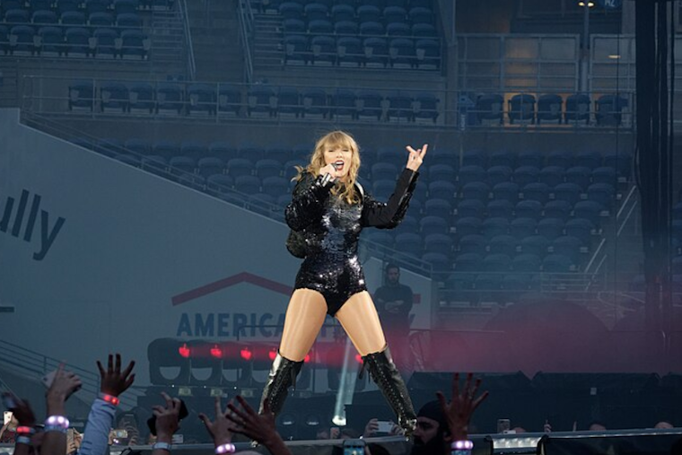 Kingsport's Bays Mountain Park Sparkles with Festive Laser Light Shows Featuring Taylor Swift and Queen Tributes