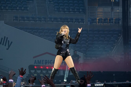 Kingsport's Bays Mountain Park Sparkles with Festive Laser Light Shows Featuring Taylor Swift and Queen Tributes