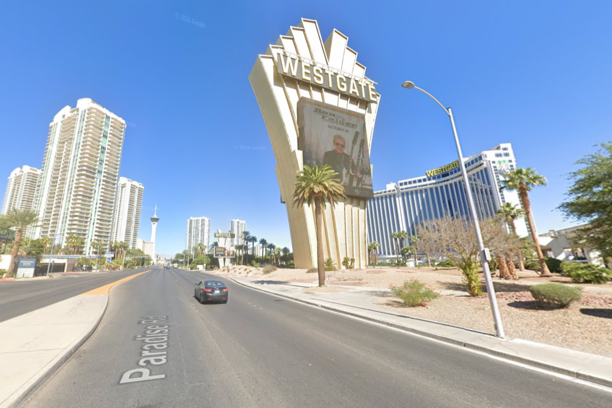 Las Vegas Dancers Pay Tribute To Elvis Presley In Mega Flash Mob At