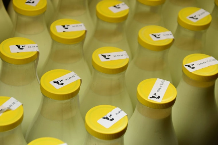 Los Angeles County Health Officials Warn Against Raw Milk Due to H5 Bird Flu Risk