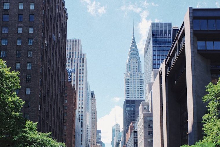 Manhattan Experiences Unseasonably Warm November Day Amid Red Flag Warning