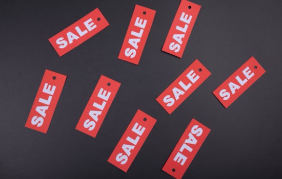 Massachusetts Shoppers Gear Up for Black Friday Crowds, Waning Deals Spark Critique