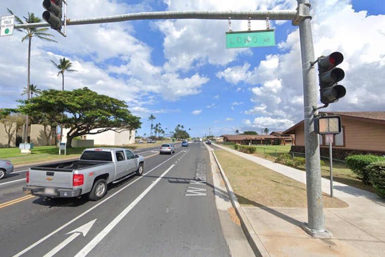 Maui Bus Escapes Disaster as Sinkhole Swallows Rear Tires in Kahului
