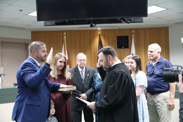 New and Returning Commissioners Take Oath of Office in Clay County