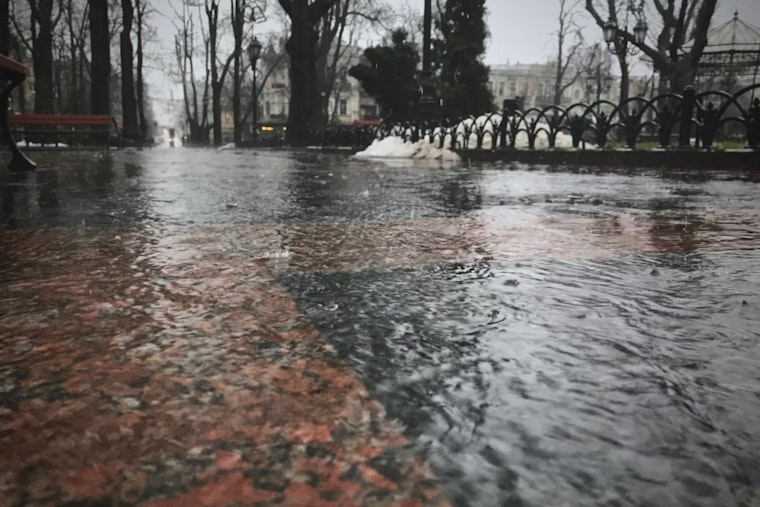 New Orleans Braces for Minor Coastal Flooding, Wet Weekend Forecast Ahead