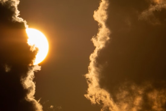 New York City Braces for Mixed Weather with Clouds and Rain Disrupting Sunshine Early in the Week