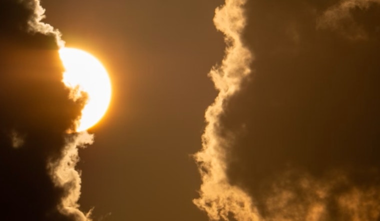 New York City Braces for Mixed Weather with Clouds and Rain Disrupting Sunshine Early in the Week
