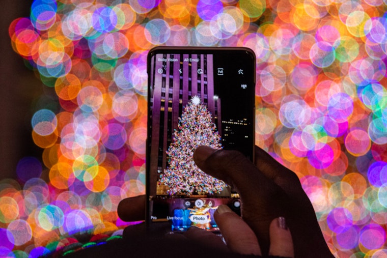 New York City Bus Tour Offers Festive Journey Through Iconic Christmas Movie Sites