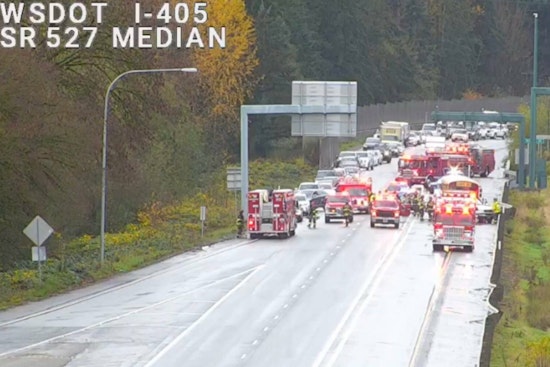 No Injuries Following School Bus Collision on I-405 in Bothell; Traffic Disruptions Eased as Lanes Reopen