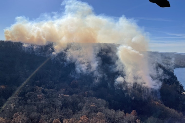 Over 100 Households near NY-NJ Border Urged to Evacuate Amid Expanding Jennings Creek Wildfire, Community Mourns Fallen Firefighter