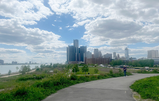 Partly Sunny Thanksgiving Ahead for Detroit, Snow Showers to Follow
