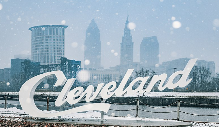 Persistent Lake Effect Snow Paralyzes Cleveland and Surrounding Areas, Residents Urged to Stay Home Amid Travel Chaos