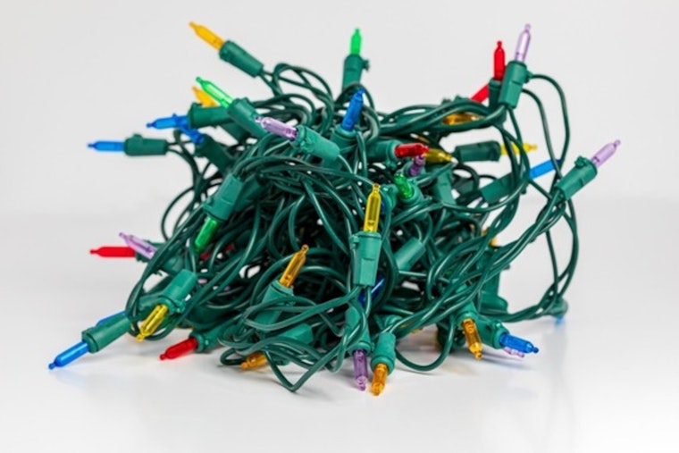 Plymouth Introduces Free Holiday Lights Recycling Program to Curb Seasonal Waste