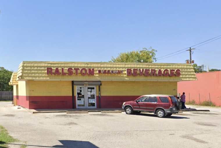 Police Investigate Fatal Shooting at Southwest Houston Liquor Store, No Arrests Confirmed