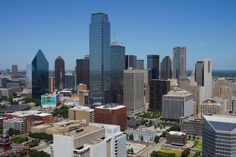 Sunny Days Ahead: Dallas to Enjoy Clear Skies and Pleasant Temperatures, Potential Showers Looming on Sunday