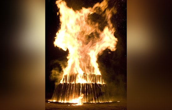 Texas A&M Commemorates 25th Anniversary of Fatal Bonfire Collapse, Students Safely Continue Tradition Off-Campus