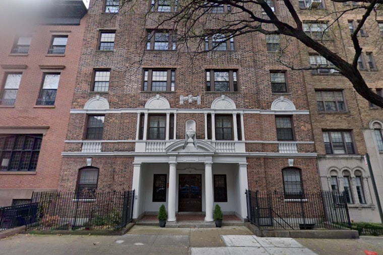 Thanksgiving Disrupted by Manhole Fire in Brooklyn Heights, No Injuries Reported as FDNY Aids Residents