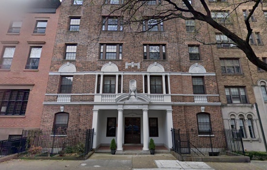 Thanksgiving Disrupted by Manhole Fire in Brooklyn Heights, No Injuries Reported as FDNY Aids Residents