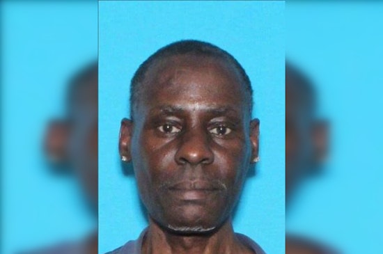 Urgent Search: 69-Year-Old Plaz Murdock Missing from Chicago's North Pine Grove Area, Police Seek Public's Assistance