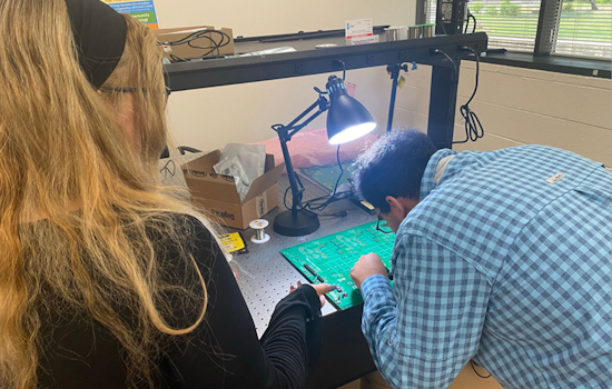 UT Arlington's APLUS Program Bridges Classroom and Industry, Fostering Next-Gen Electrical Engineers