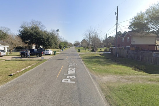 Vehicle Crashes Into Southeast Houston Home on Palmsprings Drive, Driver Escapes with Minor Injuries