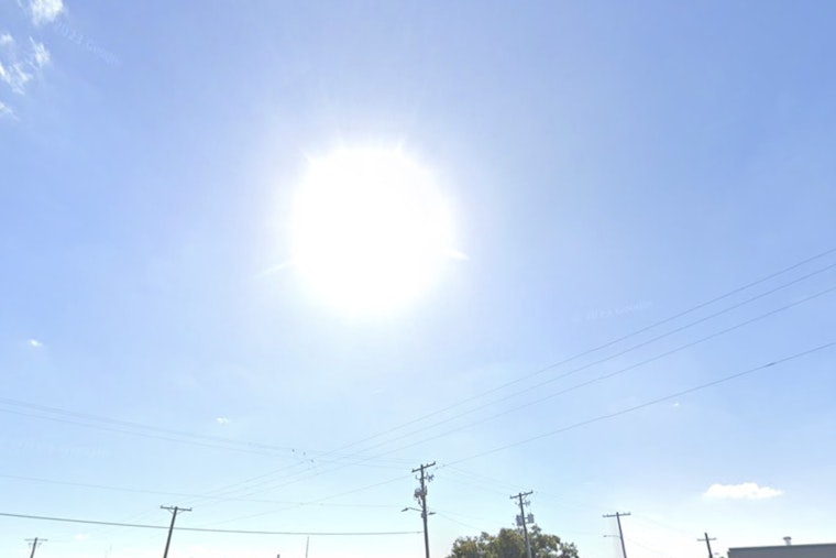 Warm and Sunny Days Ahead for Tampa with Possible Evening Showers, NWS Forecasts