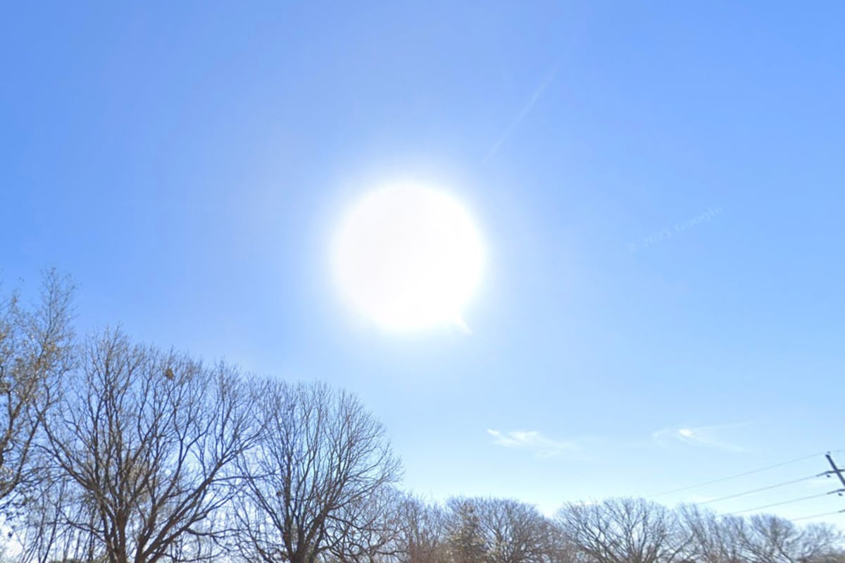 Warm Weekend Ahead for Houston with Sunny Skies and Gentle Breezes