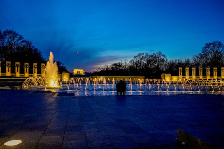 Washington D.C. Prepares for Damp Thanksgiving Morning; Clearer Skies Expected by Evening