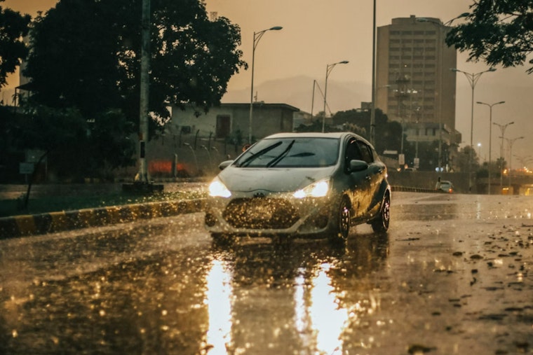 Milwaukee Forecasts Rain, Thunderstorms, and Possible Isolated Severe Storm