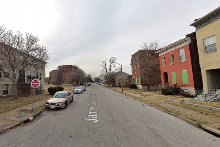 19-Year-Old Woman Robbed at Gunpoint by Acquaintance in St. Louis' Jeff-Vander-Lou Area