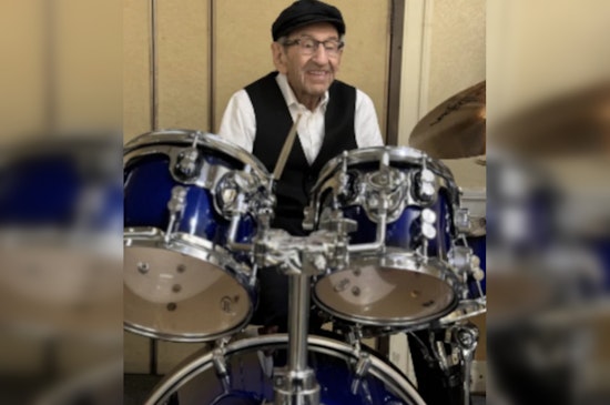99-Year-Old Holocaust Survivor Saul Dreier Educates Through Music