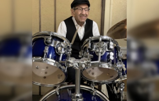 99-Year-Old Holocaust Survivor Saul Dreier Educates Through Music