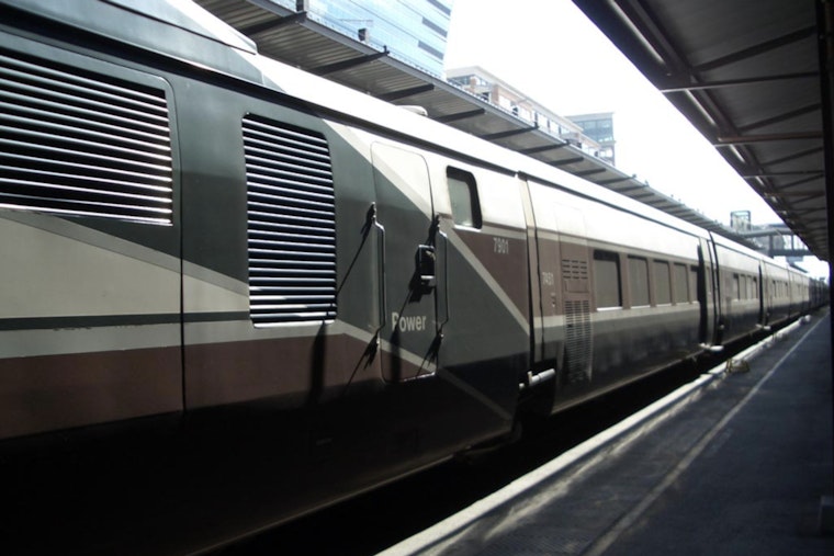 Amtrak Service Between New York City and Philadelphia Faces Delays Due to Downed Wires, Disrupting Holiday Travel Plans