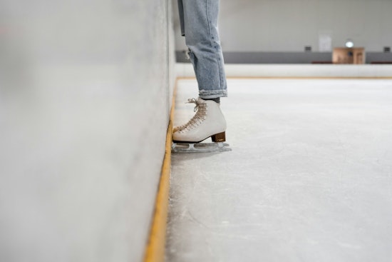 Apple Valley Sports Arena Hosts Free Indoor Ice Skating Sessions to Celebrate the Holidays