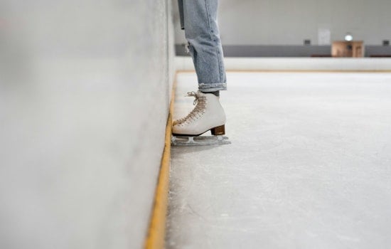 Apple Valley Sports Arena Hosts Free Indoor Ice Skating Sessions to Celebrate the Holidays