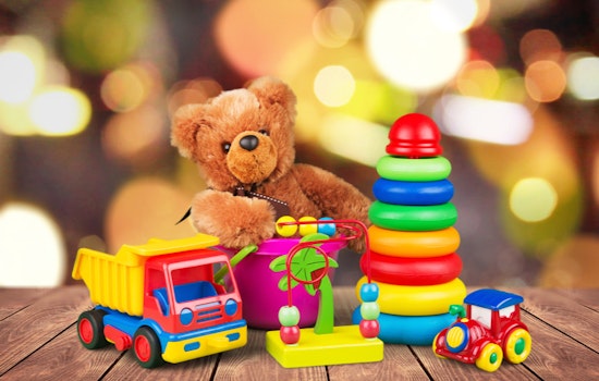 Arlington Golf Courses Swing Into the Spirit of Giving with Annual Toy Drive for Local Children