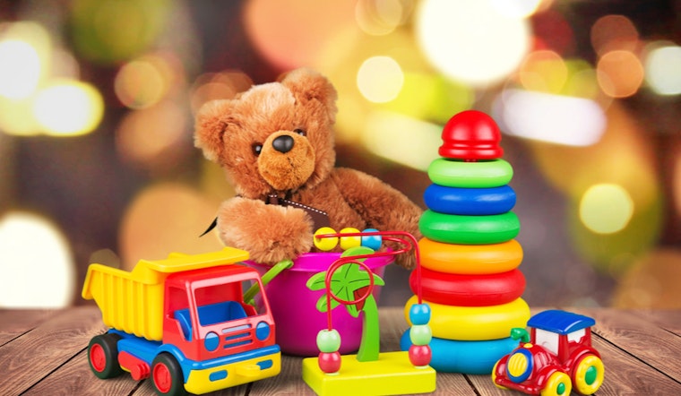 Arlington Golf Courses Swing Into the Spirit of Giving with Annual Toy Drive for Local Children