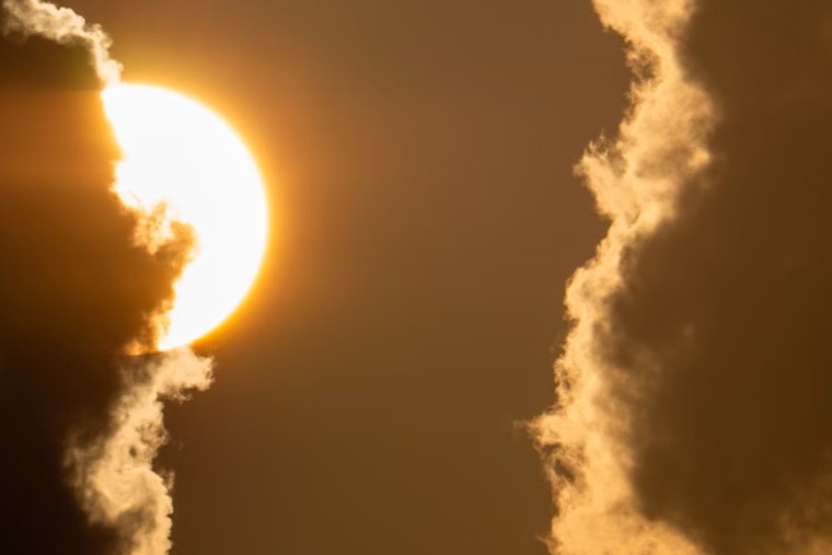 Atlanta Braces for Holiday Weather Whiplash with Sunny Skies Chilly Winds and Rain on the Horizon
