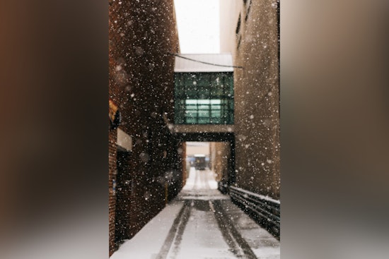 Bay Area Braces for Wintry Mix and Holiday Travel Disruptions, NWS Milwaukee Advises Caution on Roads