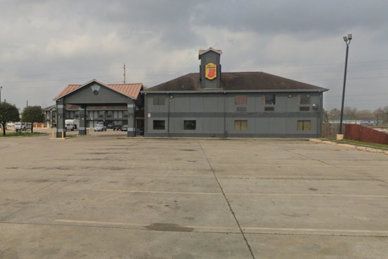 Baytown Hotel Standoff Ends with Murder Suspect Adrian G. Reeves in Custody After SWAT Intervention