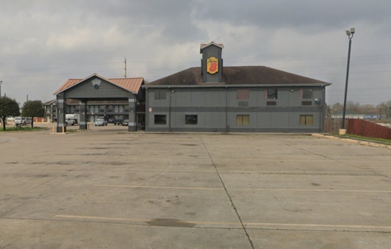 Baytown Hotel Standoff Ends with Murder Suspect Adrian G. Reeves in Custody After SWAT Intervention