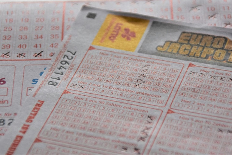 California Dreamin' on a Billion-Dollar Win as Mega Millions Jackpot Strikes Gold in Cottonwood