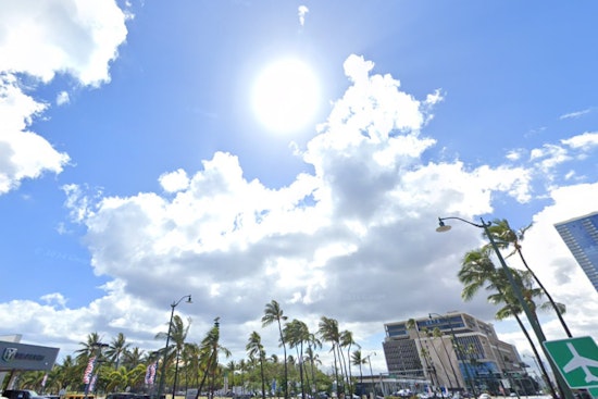 Calm Weather in Honolulu Today, Moderate Showers Expected on Kauai and Oahu Tomorrow
