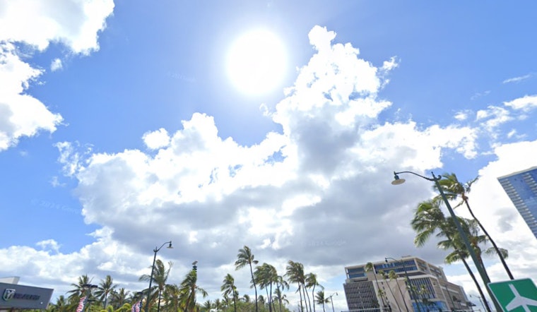 Calm Weather in Honolulu Today, Moderate Showers Expected on Kauai and Oahu Tomorrow
