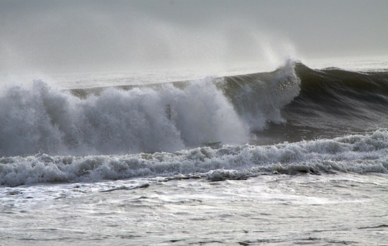 Central Coast Braces for Powerful Swells: Safety Warnings Issued for Monterey, Santa Cruz, and San Mateo Counties