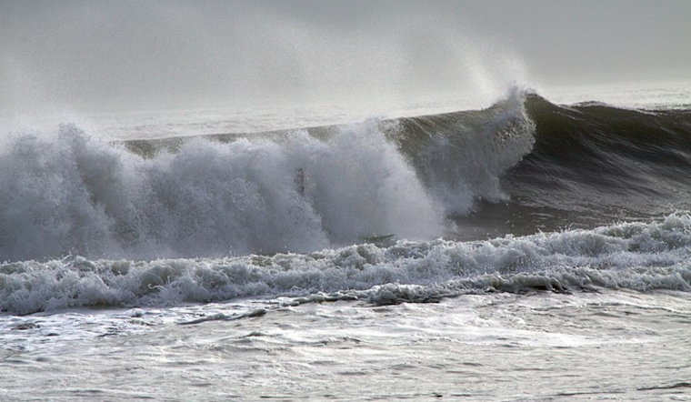 Central Coast Braces for Powerful Swells: Safety Warnings Issued for Monterey, Santa Cruz, and San Mateo Counties