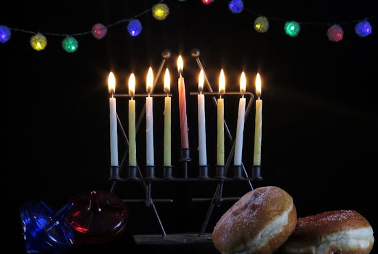 Chicago Embraces Rare Convergence of Hanukkah and Christmas with Citywide Celebrations and Messages of Unity