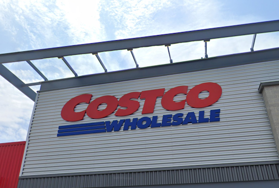 Chicago Shoppers Plan for Early Store Closures on Christmas Eve, Costco Among Retailers with Modified Hours