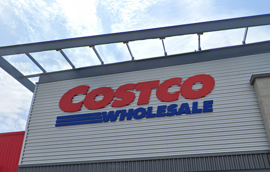 Chicago Shoppers Plan for Early Store Closures on Christmas Eve, Costco Among Retailers with Modified Hours