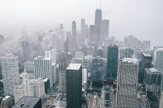 Chicagoans Prepare for a Gloomy Christmas, Weather Forecast Suggests Rain Over Snow